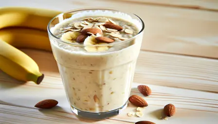 Nærende havresmoothie med banan og mandler